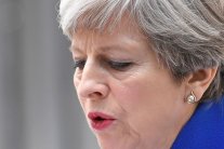 اقصاء تيريزا ماي قد يكون