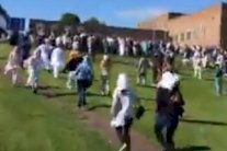 امرأة تدهس محتفلين بعيد الفطر في نيوكاسل