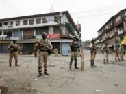 حظر تجول في كشمير في ذكرى مقتل زعيم للمتمردين