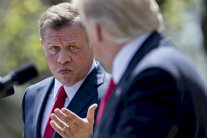 عبدالله الثاني يحادث أركان إدارة ترمب