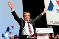 فرانسوا فيون إصلاحي فرنسي يتباهى بالعبودية