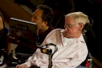 هوكينغ: ترمب يريد تحويل الأرض لكوكب الزهرة