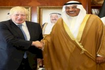 جونسون يحادث نظيره الكويتي