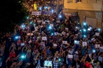 الزفزافي من زنزانته: أوصيكم بالسلمية ونبذ العنف والتطرف