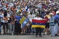 استفتاء شعبي للمعارضة الفنزويلية ضد مادورو الأحد