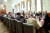 العبادي: الحشد الشعبي باقٍ لكننا نرفض تسييسه