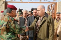 مسلحو فصيلين شيعي وسني يتقاتلون في الموصل