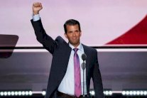 مجلس الشيوخ يستدعي نجل ترمب ومدير حملته السابق