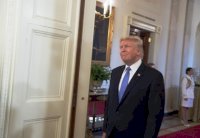 ترمب محاصر بالتخبط والفشل