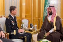 محمد بن سلمان يتباحث مع قائد القيادة المركزية بالجيش الأميركي