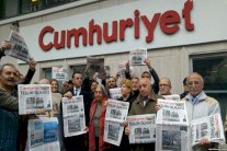 بدء محاكمة صحافيي