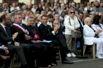 ماكرون يؤكد أن قتلة الكاهن الكاثوليكي فشلوا في تقسيم فرنسا