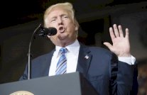 كاتب أميركي: على اليهود أن يقلقوا من ترمب وخامنئي ونصرالله وبانون