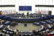 رفض برلمانيين اوروبيين مشاركة مسؤولين بتنصيب روحاني