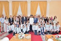 ولي العهد المغربي يستقبل أطفال مقدسيين