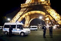 برج إيفل ينجو من 