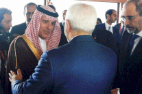 الجبير وظريف... عناق في اسطنبول