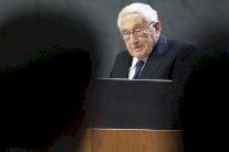 كيسنجر يحذر من ظهور امبراطورية ايرانية متطرفة