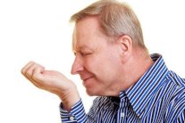 صعوبة تمييز الروائح تؤشر للإصابة بالزهايمر