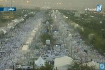 الحجاج ينفرون من عرفات إلى مزدلفة