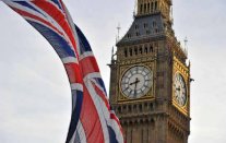 ثمانية قتلى في حادث بين شاحنتين وحافلة في بريطانيا