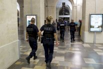 اتهام الرئيس السابق لجهاز مكافحة المخدرات بالتواطؤ في عملية تهريب في فرنسا