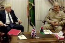 جونسون يجتمع برجل الشرق الليبي القوي