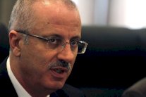 السلطة تجمّد مشروع إحالة 6 آلاف موظف في غزة للتقاعد المبكر