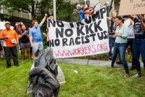 الخارجية الأميركية تتبرأ من ترمب