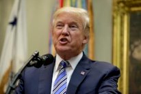 ترمب سيوافق على صرف معدات عسكرية للشرطة