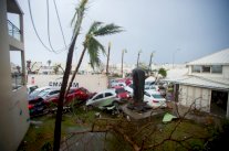 بريطانيا ترسل بارجة لمساعدة المتضررين من الاعصار ايرما