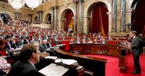 برلمان كاتالونيا يتبنى قانونا لاستفتاء حول تقرير المصير