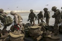 قوة بريطانية تصل الانبار مع قرب عملية تحرير مناطقها