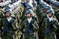 خطر كوريا الشمالية يحرك الجدل حول السلاح النووي في آسيا