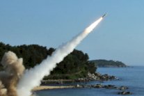 البحرية الكورية الجنوبية تجري مناورات ضخمة بالذخيرة الحية