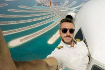 «سيلفي» لطيار يحلق فوق دبي تشعل مواقع التواصل