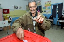 احزاب تونسية تدعو لتأجيل الانتخابات البلدية