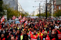 ماكرون يواجه اختبار الشارع الأول في ولايته في ملف قانون العمل