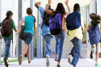 الإمارات الثانية عالميًا في كلفة المصروفات المدرسية!