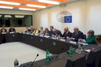 دعوة أوروبية لمحاكمة مسؤولين إيرانيين شاركوا بإعدام الآلاف