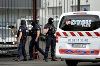 إخلاء مخيم عشوائي للمهاجرين في شمال فرنسا