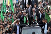 حماس تحل حكومتها في قطاع غزة