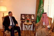 الجبير ووفد الهيئة يناقشان عقد مؤتمر الرياض