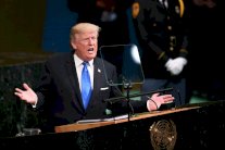 كاليفورنيا تدعي على إدارة ترمب في شأن جدار مكافحة الهجرة