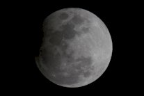 القمر سيكون مأهولا بعد عشر سنوات!