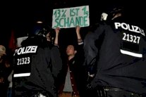 ألمان يتظاهرون ضد فوز حزب