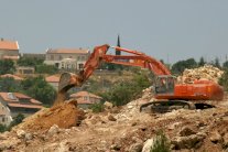 مقتل 3 اسرائيليين ومهاجمهم الفلسطيني قرب مستوطنة بالضفة الغربية المحتلة