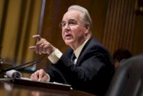 استقالة وزير الصحة الأميركي بعد فضيحة استئجاره طائرات خاصة مكلفة