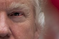 دونالد ترمب... رئيسٌ يُّدمر رجاله قبل الخصوم