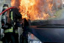 ألف سيارة جرى إحراقها في فرنسا ليلة رأس السنة
